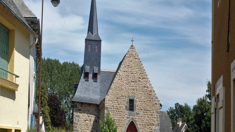 Place église à Langouët